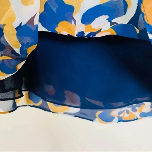 CAbi Lydia Small Floral Blouse - Picture 5 of 12